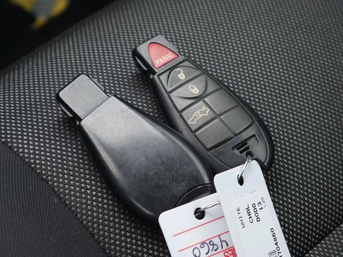 Used 2013 Dodge Challenger SXT image 25