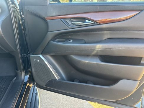 Used 2018 Cadillac Escalade Luxury image 53