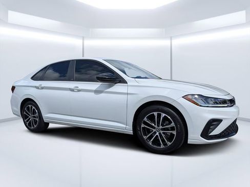 Used 2025 Volkswagen Jetta Sport FWD image 1