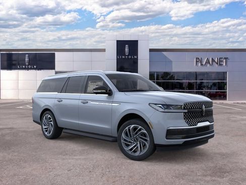 New 2026 Lincoln Navigator L Premier AWD/4WD image 7