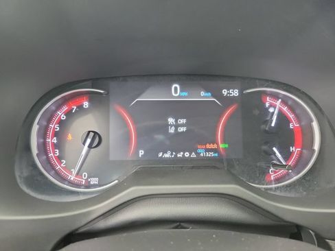 Used 2025 Toyota RAV4 XLE FWD image 25