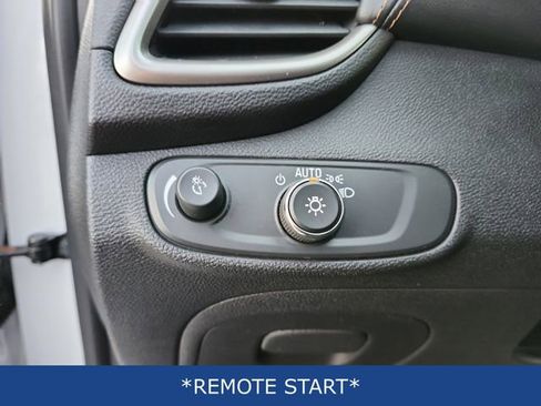 Used 2020 Chevrolet Trax LT w/ LT Convenience Package image 7