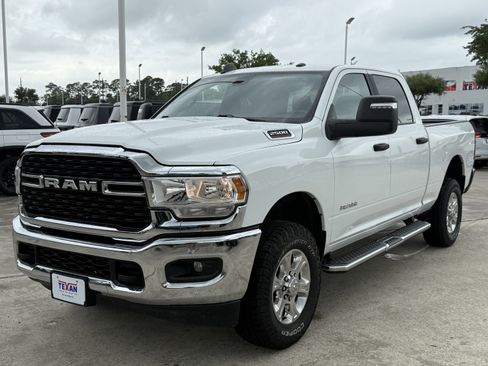 Used 2024 RAM 2500 Big Horn AWD/4WD image 9