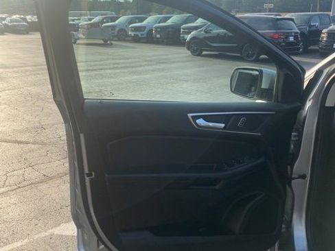 Used 2022 Ford Edge SEL w/ Convenience Package image 16