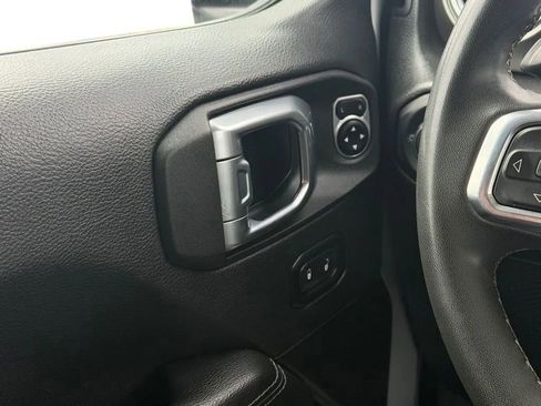 Used 2023 Jeep Wrangler Unlimited Sahara AWD/4WD image 13