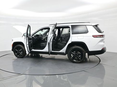 New 2025 Jeep Grand Cherokee L Altitude image 43