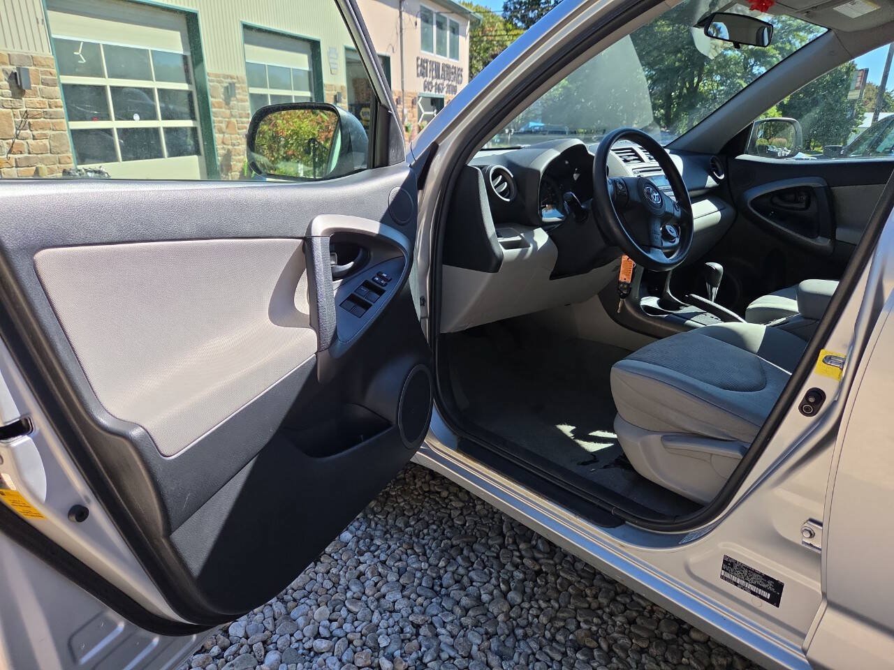 Used 2012 Toyota RAV4 4WD w/ Value Pkg image 16