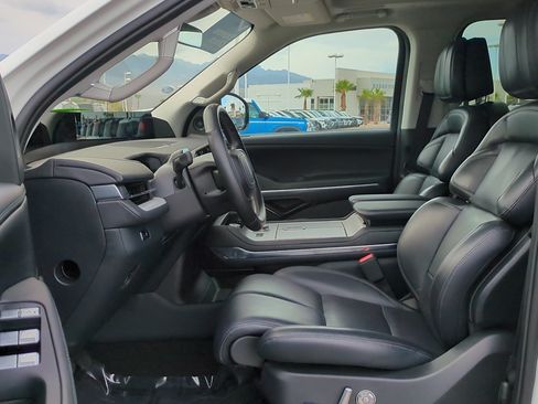 Used 2025 Lincoln Navigator Reserve AWD/4WD image 15
