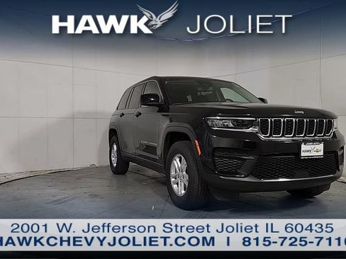 Used 2023 Jeep Grand Cherokee Laredo AWD/4WD image 2
