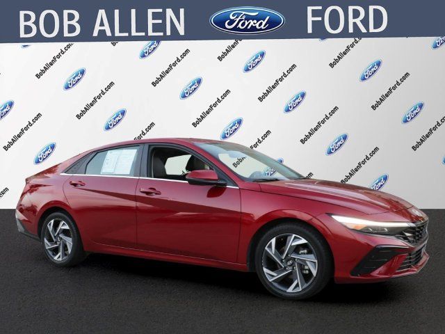 Used 2025 Hyundai Elantra Limited FWD image 2