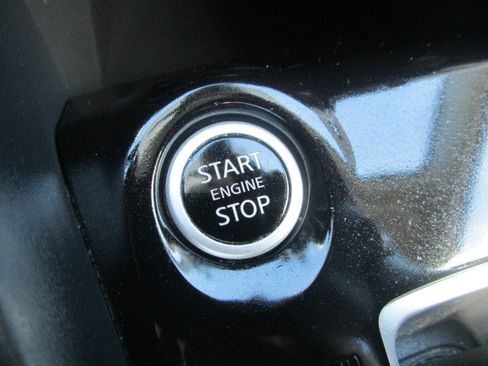 Used 2021 Nissan Versa SV FWD image 18