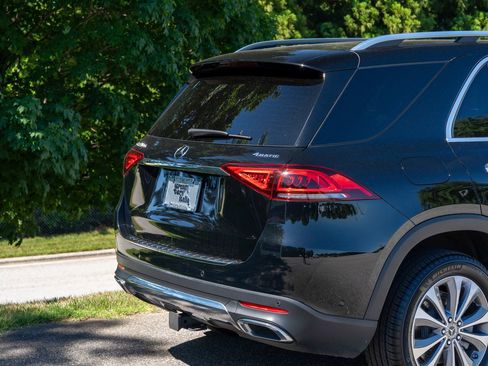 Used 2022 Mercedes-Benz GLE 450 4MATIC w/ Premium Package image 11