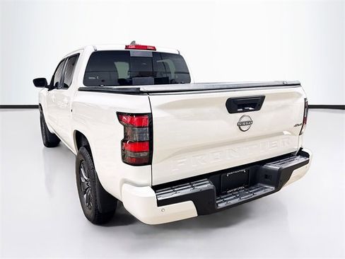 Used 2025 Nissan Frontier SV image 5