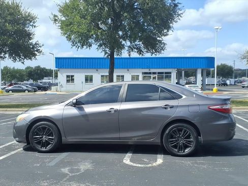 Used 2017 Toyota Camry SE FWD image 9