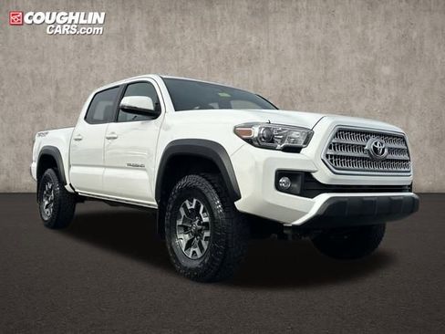 Used 2017 Toyota Tacoma TRD Off-Road image 1