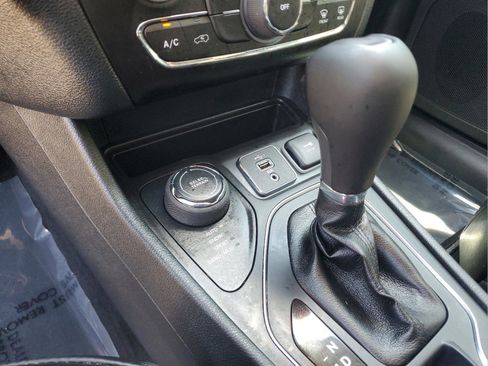 Certified 2022 Jeep Cherokee Latitude AWD/4WD image 20