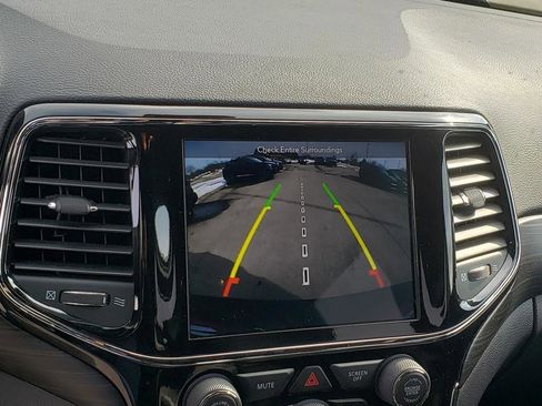 Used 2019 Jeep Grand Cherokee Altitude image 36