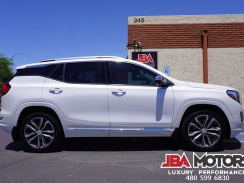 Used 2020 GMC Terrain Denali w/ Denali Premium Package FWD image 12