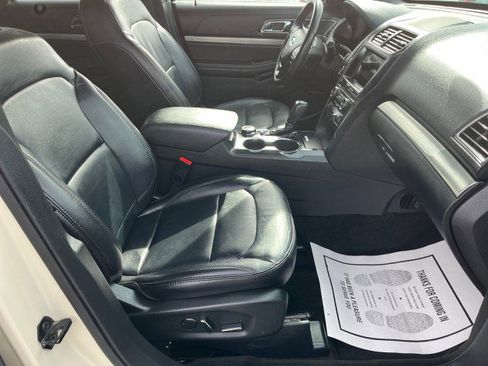 Used 2018 Ford Explorer XLT w/ Equipment Group 202A image 10