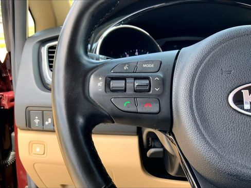 Used 2018 Kia Sedona SX FWD image 23