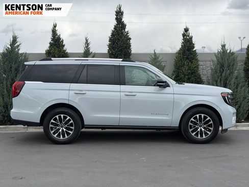 Used 2025 Ford Expedition Platinum AWD/4WD image 12