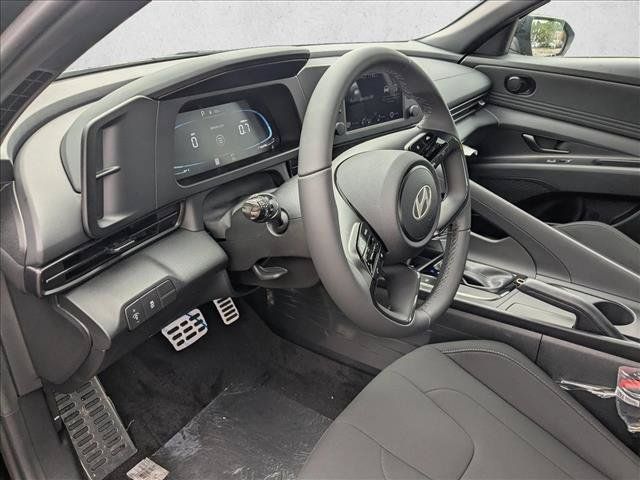 Used 2025 Hyundai Elantra Sport FWD image 3