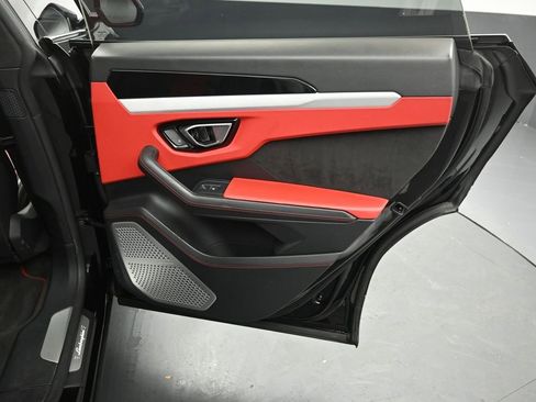 Used 2021 Lamborghini Urus image 29