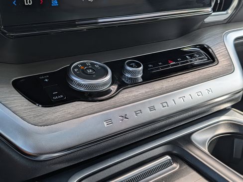 Certified 2025 Ford Expedition Platinum AWD/4WD image 37