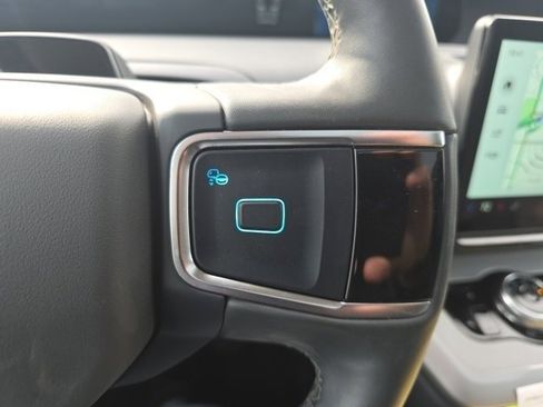 Used 2025 Ford Expedition Active image 28