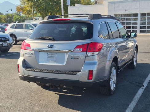 Used 2011 Subaru Outback 2.5i Premium AWD/4WD image 3