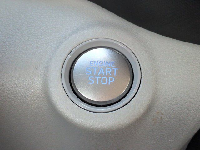 Used 2025 Hyundai Venue SEL FWD image 26