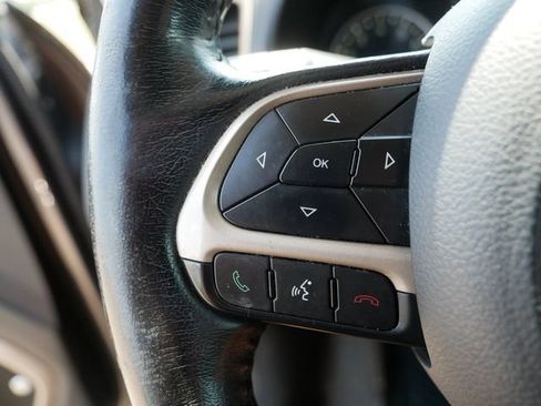 Used 2017 Jeep Renegade Latitude w/ Popular Equipment Group AWD/4WD image 25
