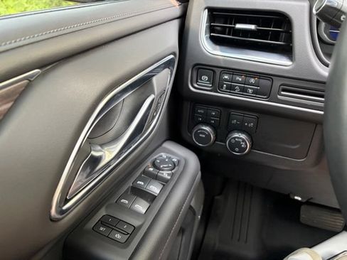 Used 2024 Chevrolet Tahoe Z71 w/ Luxury Package AWD/4WD image 18