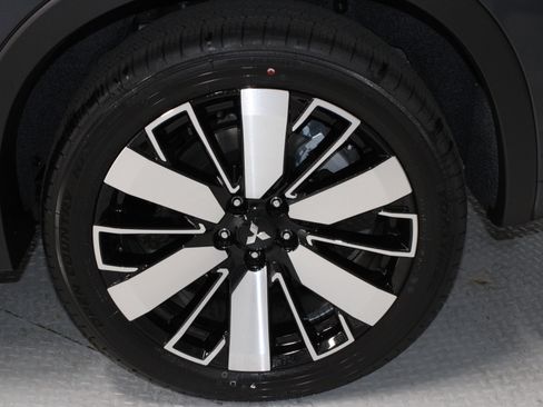 New 2025 Mitsubishi Outlander SEL image 37