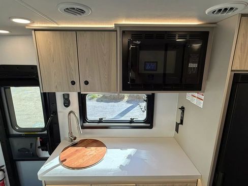 Used 2025 Mercedes-Benz Sprinter 3500 image 33