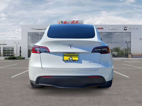 Used 2021 Tesla Model Y Long Range AWD/4WD image 4