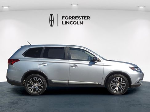 Used 2016 Mitsubishi Outlander ES image 2