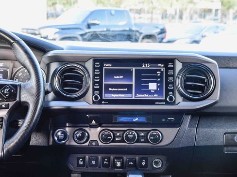 Used 2022 Toyota Tacoma TRD Off-Road image 16