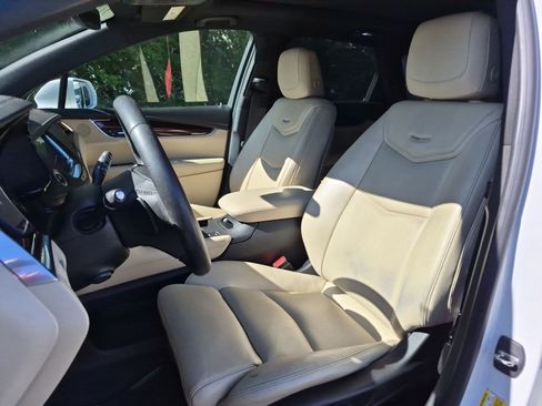 Used 2017 Cadillac XT5 Luxury w/ Driver Awareness Package AWD/4WD image 25