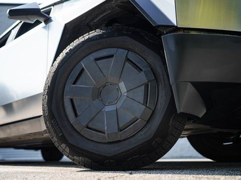 Used 2025 Tesla Cybertruck AWD Crew Cab image 18