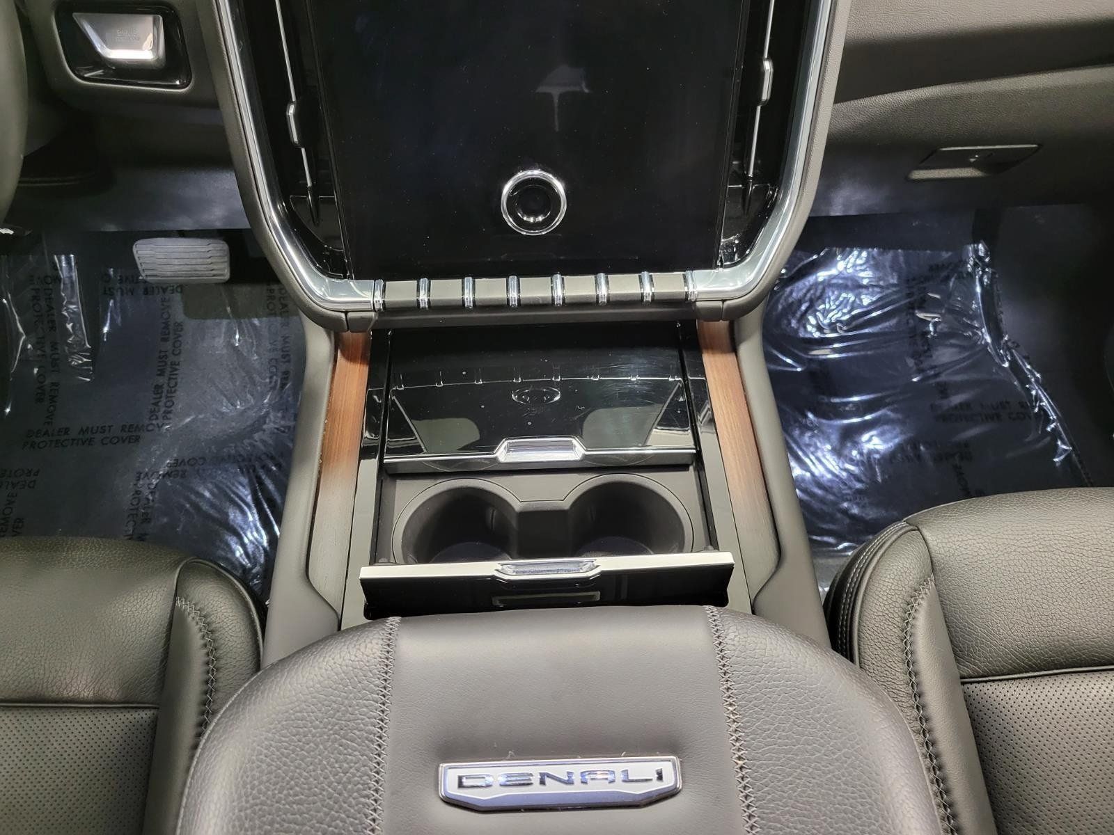 Used 2025 GMC Yukon XL Denali AWD/4WD image 16