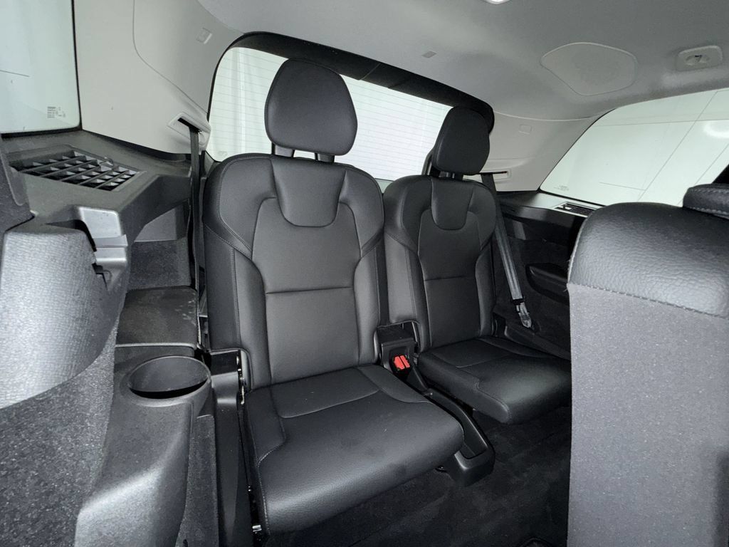 Used 2024 Volvo XC90 B6 Plus AWD/4WD image 18