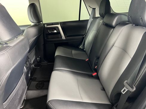 Used 2020 Toyota 4Runner SR5 Premium AWD/4WD image 18