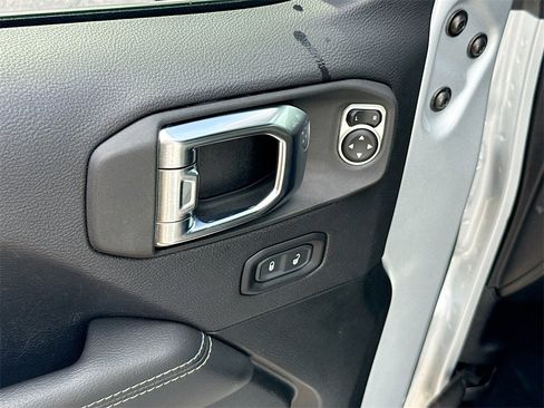 Used 2023 Jeep Wrangler Sahara image 19