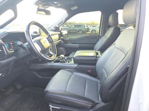 Used 2022 Ford F150 Lightning Lariat image 9