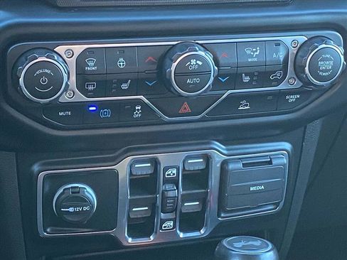 Used 2022 Jeep Wrangler Unlimited Sahara w/ Cold Weather Group image 11