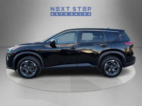 Used 2024 Nissan Rogue SV image 4
