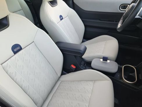 Used 2025 MINI Cooper 2-Door Hardtop FWD image 13