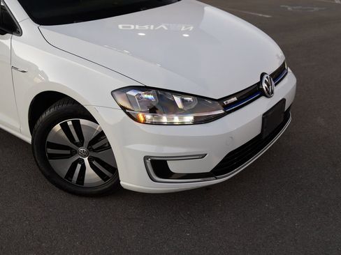 Used 2018 Volkswagen e-Golf SE image 7