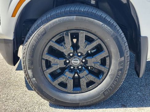 Used 2024 Nissan Frontier SV w/ SV Convenience Package image 7